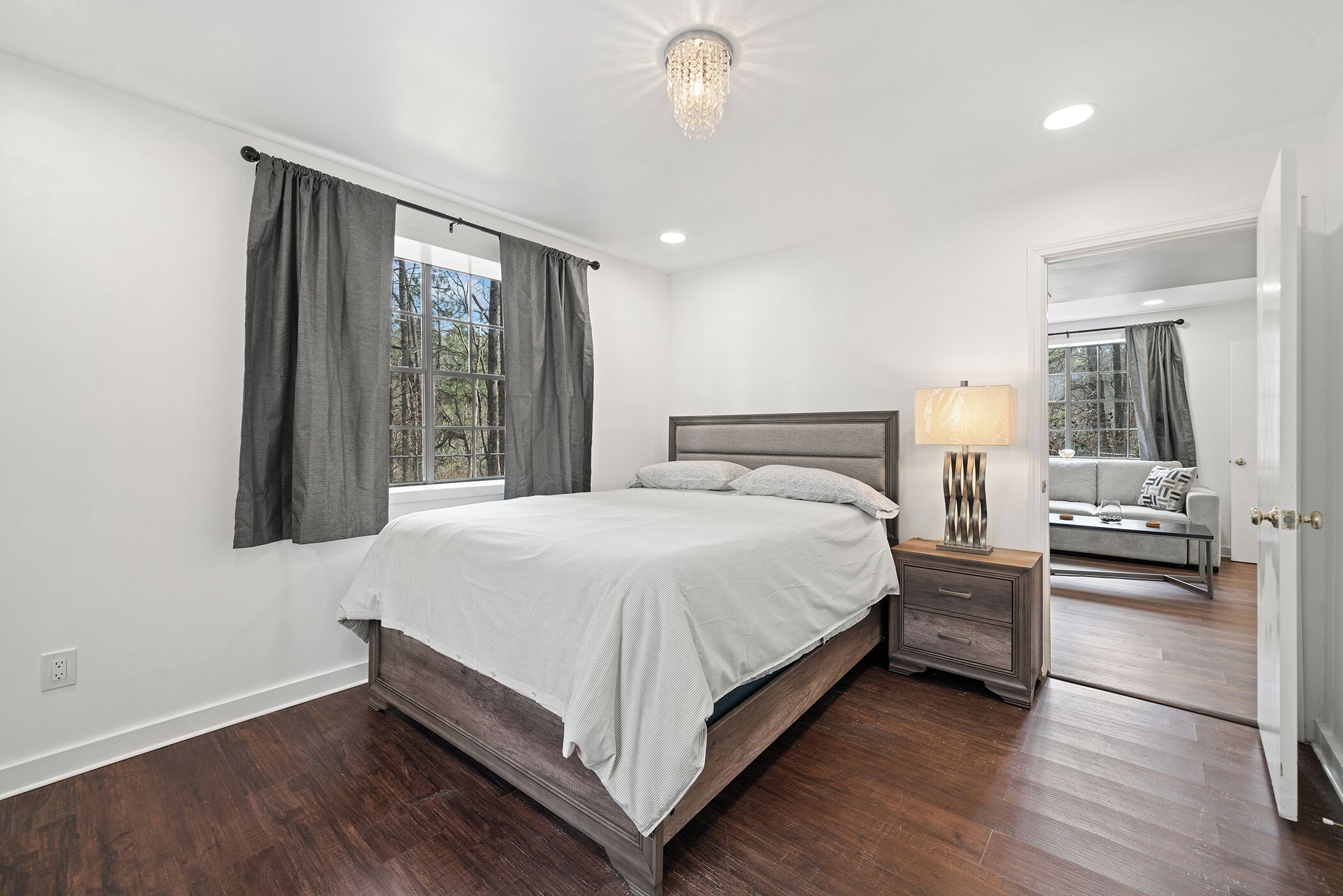 5 chambres, fer et planche à repasser, Wi-Fi, draps fournis