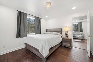 5 slaapkamers, een strijkplank/strijkijzer, wifi, beddengoed