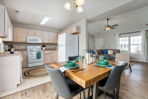 Interior - The Coastal Experience w/ King Beds, Garage & More! 10 mins to Wrightsville (Wilmington)