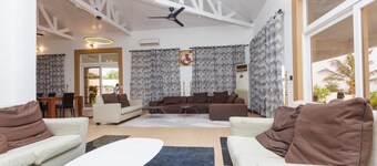 Spacious 6-bedroom Beach house with pool at unique location