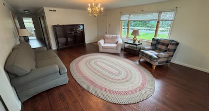 Terrific 3-bedroom house with AC in Huntingdon with short drive to State College