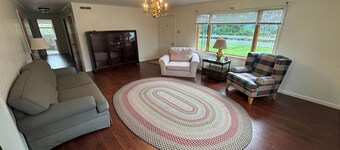 Terrific 3-bedroom house with AC in Huntingdon with short drive to State College
