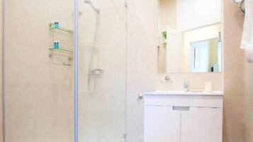 Double Room 2nd Floor | Bathroom