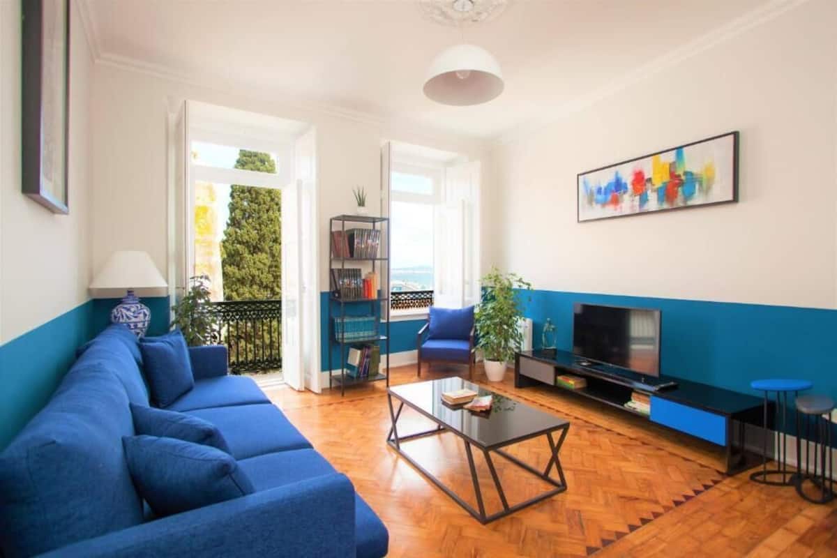 Apartment with Terrace and River View in Alfama | บริเวณนั่งเล่น
