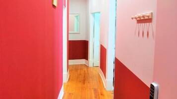 Unique Apartment in Alfama, Lisbon | Een kluis op de kamer, een strijkplank/strijkijzer, gratis wifi