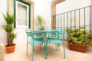Apartment with Terrace and River View in Alfama | Terrace/patio