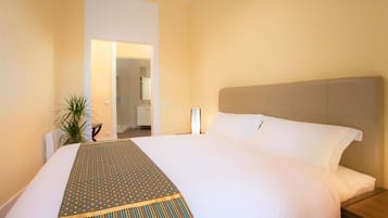 Double Room 2nd Floor | Tallelokero huoneessa, pimennysverhot, ilmaiset vauvansängyt
