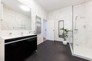 Deluxe Double Room 2nd Floor | Bathroom