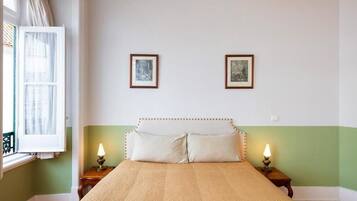 Deluxe Double Room 1st Floor | Een kluis op de kamer, een strijkplank/strijkijzer, gratis wifi