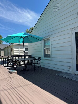 屋外ダイニングエリア