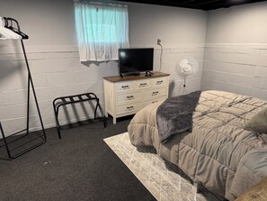 3 bedrooms, internet, bed sheets