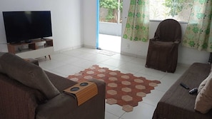 Comfort House, Patio | Living area