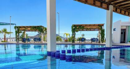 Indigo 7 - Steps from Playa Brujas Beach