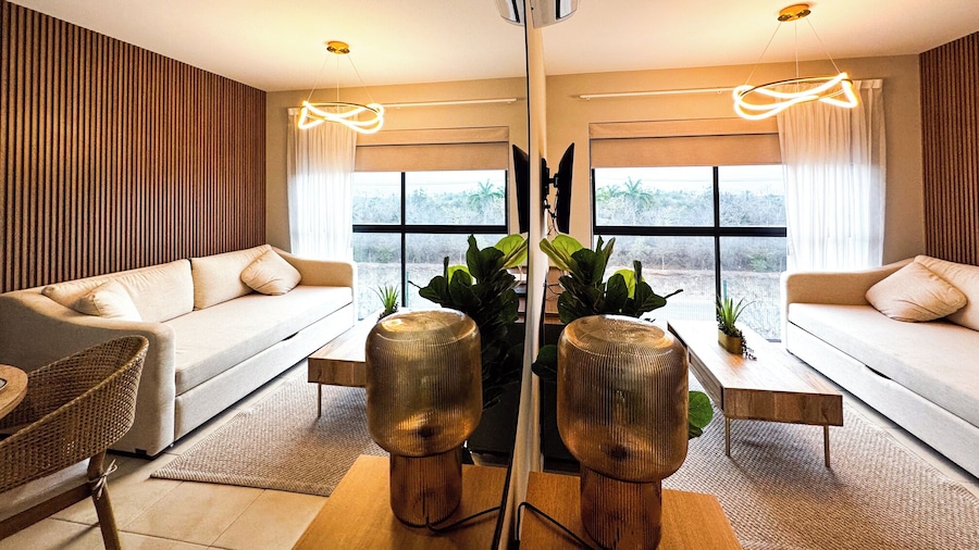 Indigo 7 - Steps from Playa Brujas Beach