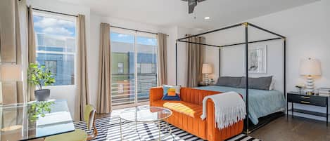 3 bedrooms, desk, iron/ironing board, internet