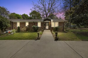 Exterior - Yellow Door Downtown Carrboro (Carrboro)