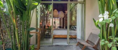 1 Schlafzimmer, Zimmersafe, Schreibtisch, Bügeleisen/Bügelbrett