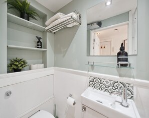 淋浴設備、風筒、坐浴桶、提供毛巾