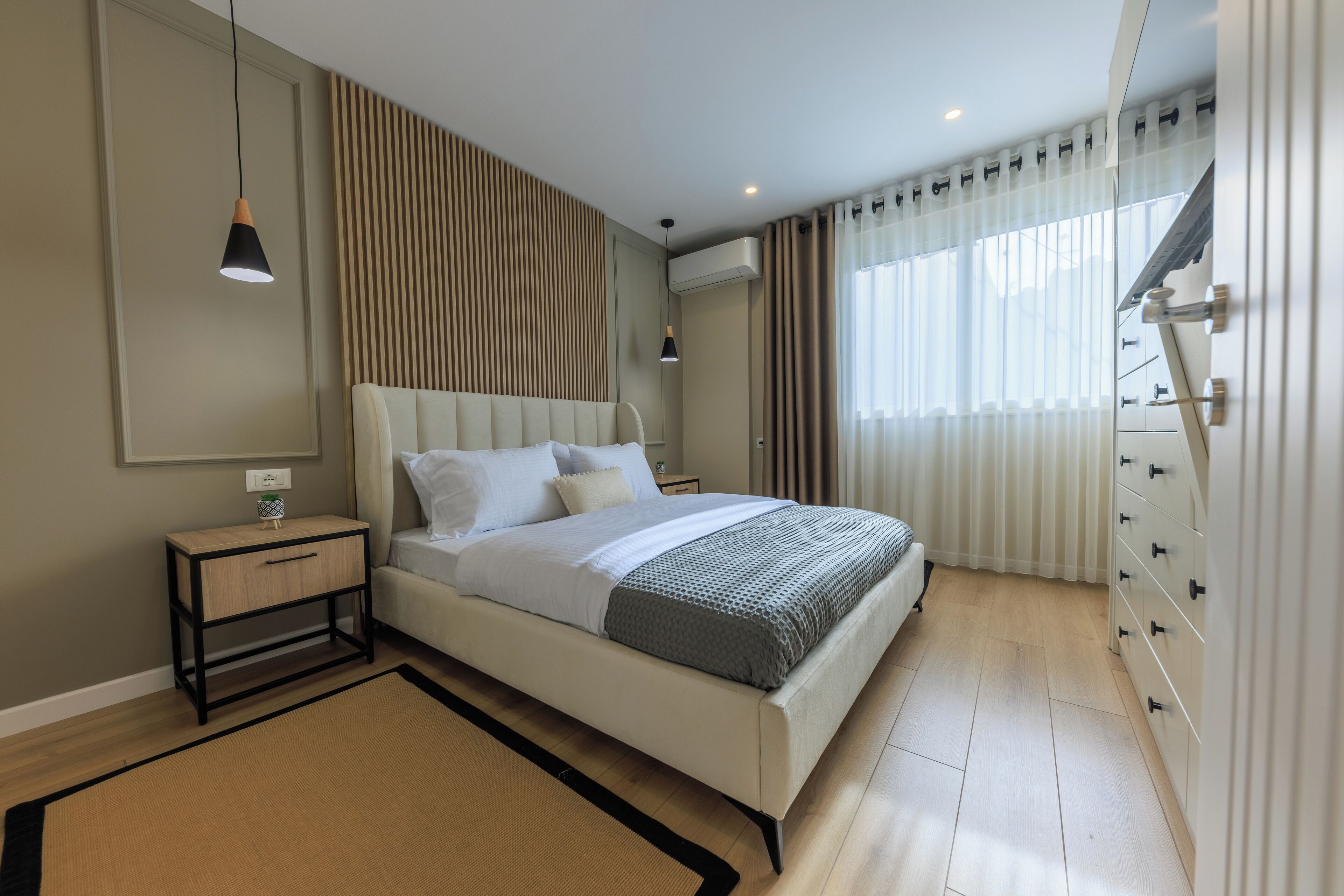 Apartamento superior, 1 habitación, patio, vistas a la ciudad | Sábanas de algodón egipcio y ropa de cama de alta calidad