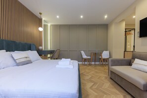 Comfort Studio, Patio, City View | Egyptian cotton sheets, premium bedding, individually decorated - Syncron Rooftop City Centre Tirana (Tirana)