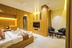 Luxury Double Room | Minibar, in-room safe, desk, laptop workspace - Shri Damodar Dham (Vrindavan)