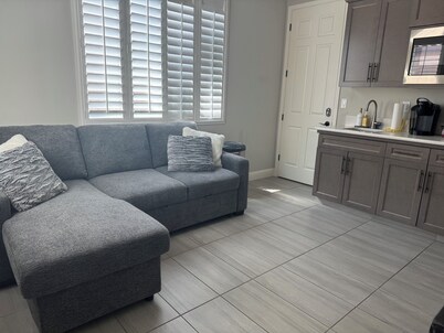 Charming Modern Private In-Law Suite in Clovis – Separate Entrance