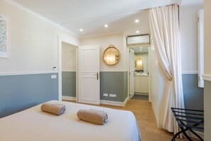 In-room safe, blackout drapes, iron/ironing board - Ponto Alto Apartments (Lisbon)