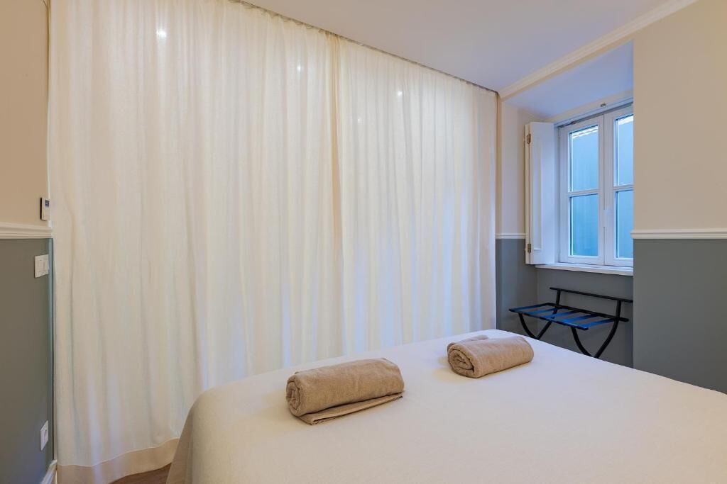 Appartement | Een kluis op de kamer, verduisterende gordijnen