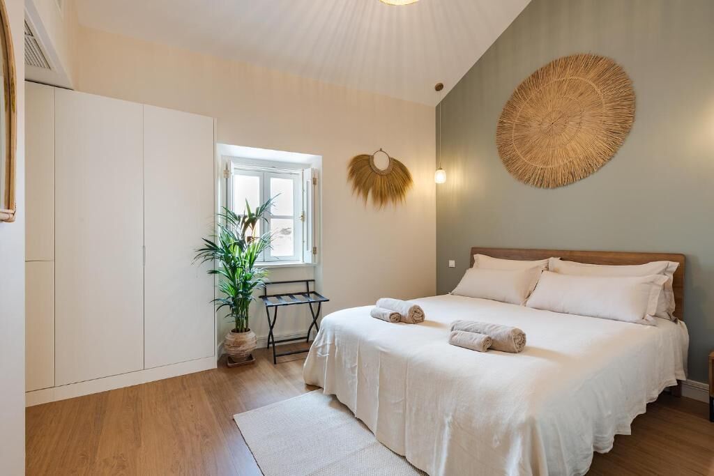 Appartement | Een kluis op de kamer, verduisterende gordijnen