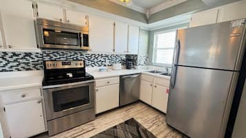 Condo, 2 Bedrooms, Patio, Courtyard View | Private kitchen | Fridge, microwave, stovetop, dishwasher