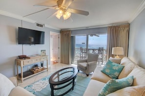 Condo, 2 Bedrooms, Patio, Courtyard View | Living area