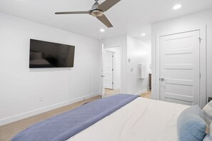 مكواة/لوح كي وواي فاي وملاءات أسرّة