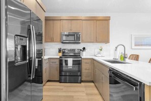 Cookware/dishes/utensils