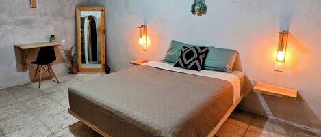 Private Double Room - Ensuite Bathroom | デスク、ノートパソコン用作業スペース、アイロン / アイロン台、WiFi (無料)