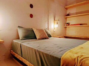 Laptop workspace, iron/ironing board, free WiFi, bed sheets - Co404 Oaxaca (Oaxaca)