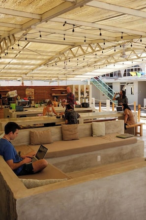 Fridge, microwave, stovetop, blender