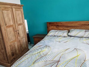 2 bedrooms, in-room safe, iron/ironing board, free WiFi