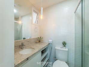Basic Apartment | Bathroom | Shower