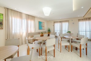 Dining - Condo. w/ Pool and Gym 70 m From the Beach - SMA (Salvador)