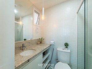 Basic Apartment | Bathroom | Shower