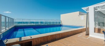 Condo. w/ Pool and Gym 70 m From the Beach - SMA