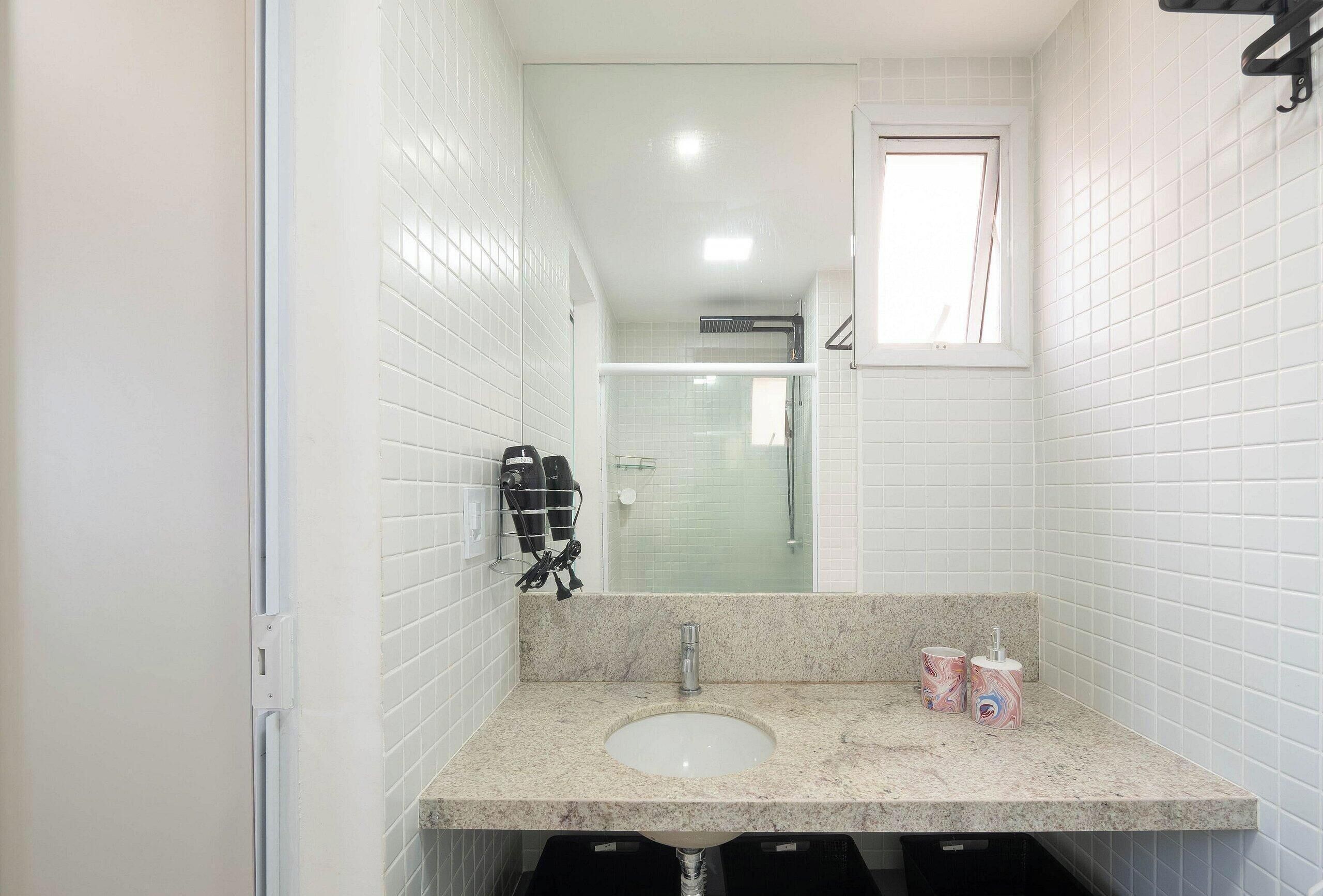 Eenvoudig appartement | Badkamer | Een douche