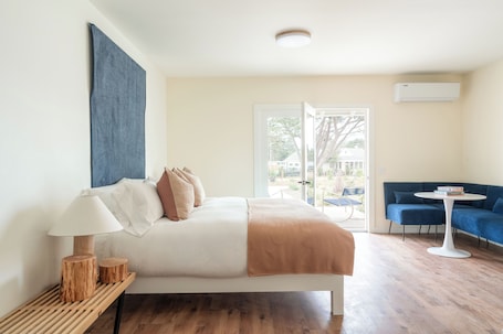 Quarto clĆ”ssico, acessĆvel para pessoas com deficiĆŖncia fĆsica, vista para o jardim | EspaƧo de trabalho para notebook, Wi-Fi de cortesia