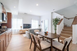 Interior - Cozy Designer 3BR 7-mins to Oakland Airport (San Leandro)