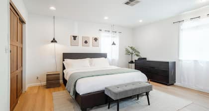 Cozy Designer 3BR 7-mins to Oakland Airport