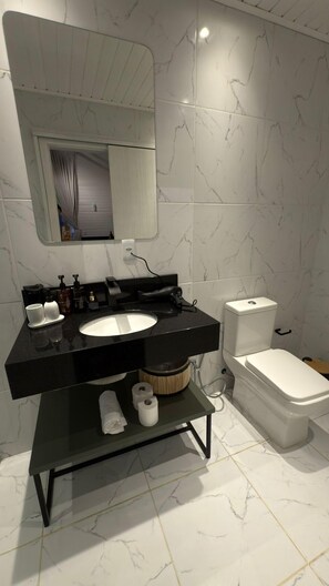Comfort chalet, patio | Badkamer