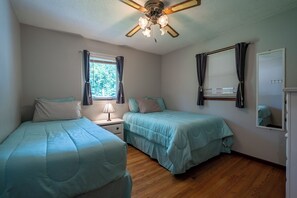 5 bedrooms, WiFi, bed sheets