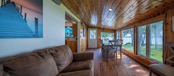 Paradise Point Family Retreat – Spacious Lake Home. Sleeps 18,Room to Entertain!