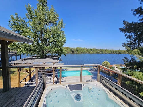 Houston Riverfront Getaway house with pool and hot tub