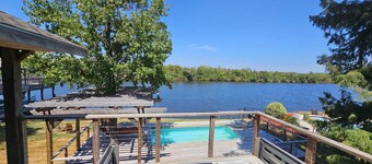 Houston Riverfront Getaway house with pool and hot tub